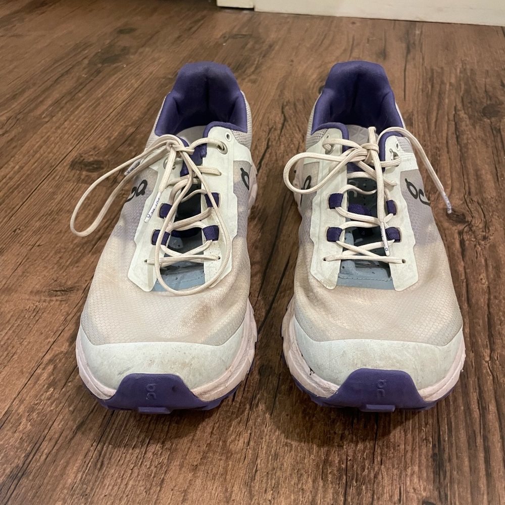 On cloud tennis shoes